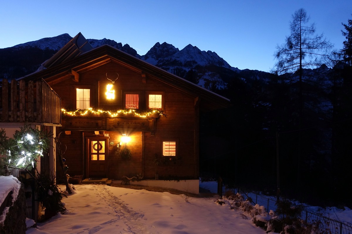 During the Christmas season our chalet is festively illuminated | © Almchalet Goldbergleiten