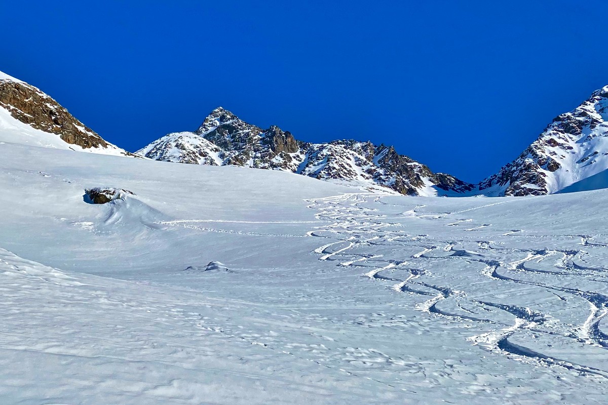 Sjezd do hlubokého sněhu ze skupiny Keeskopf (3 081 m) / Schober | © Marco Schiefer