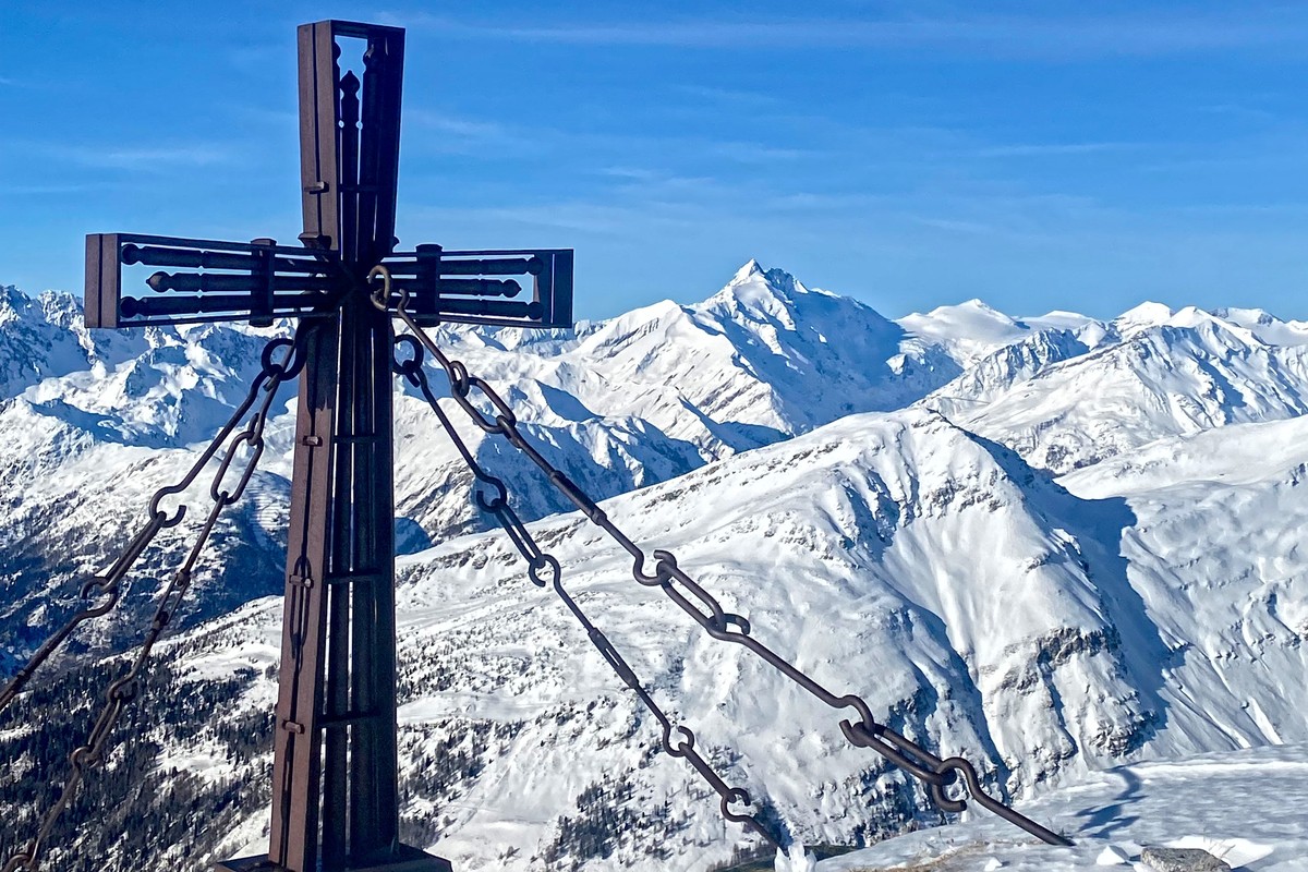 Pohled ze Stellkopf (2 852 m, Goldberg Group) na ledové obry masivu Grossglockner | © Marco Schiefer