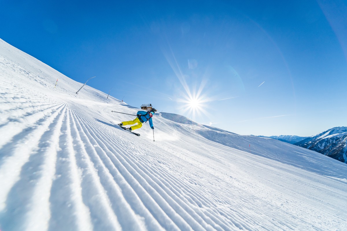 Skilauf auf schneesicheren Naturschneepisten im Skigebiet Heiligenblut-Grossglockner