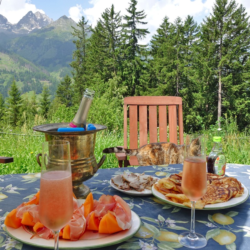 Godetevi semplicemente la colazione della domenica sulla nostra terrazza in montagna.