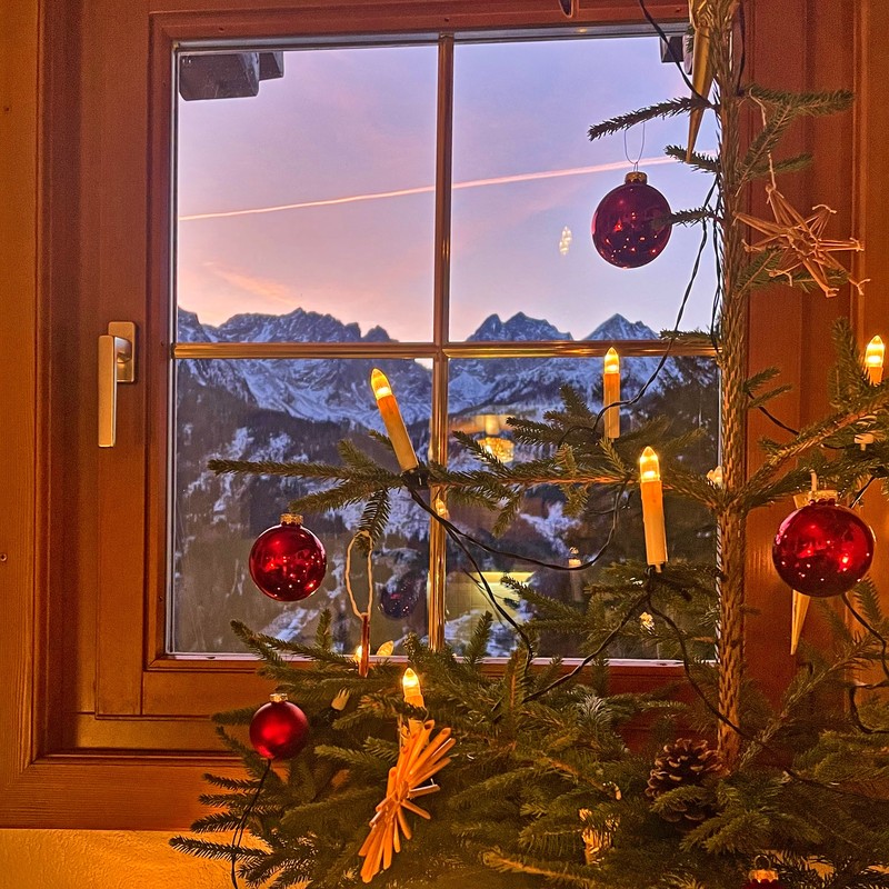 Weihnachts-Romantik in der Jägerstube des Almchalets | © Almchalet Goldbergleiten