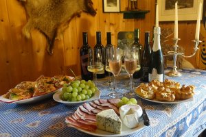 Unser Klassiker - die legendäre Gourmet-Weinprobe mit Spitzenweinen aus dem Almhaus-Weinkeller