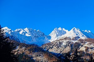 Vom Berghaus geniesst Du ein atemberaubendes Panorama auf die Gipfel der Hohen Tauern