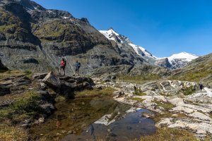 Hochalpine Wanderung am Grossglockner (Bildmitte, 3.798 m) | © Franz Gerdl, Nationalpark Hohe Tauern