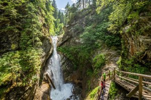 Schluchtenwandern in der Ragga- und Groppenstein-Schlucht. Für unsere Gäste ist der Eintritt übrigens gratis! | © Franz Gerdl, Nationalpark Hohe Tauern